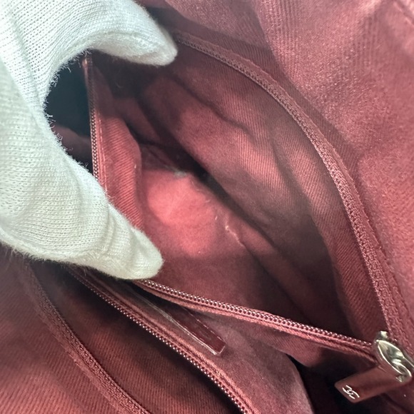 CHANEL White Shoulder Bag - Picture 13 of 16